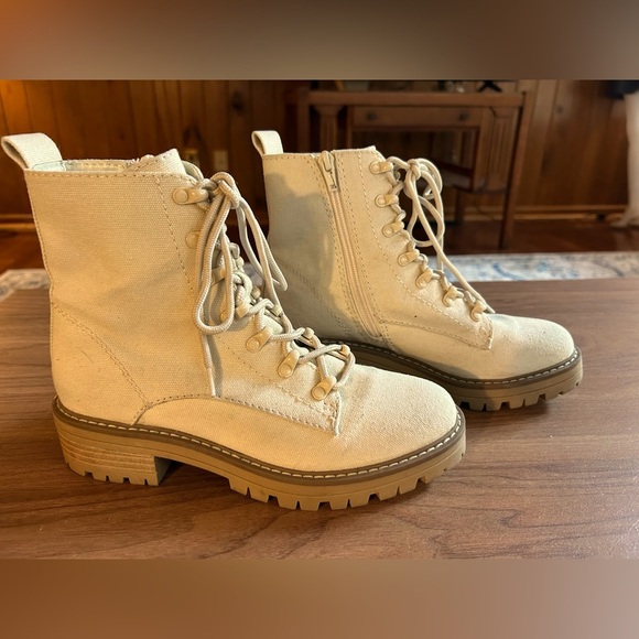 Combat style boots, cream color, women’s size 6-1/2, lace up, Universal Thread - Picture 1 of 6